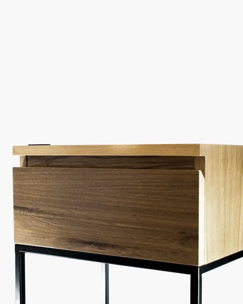 [002] Mesa de Luz Lorem